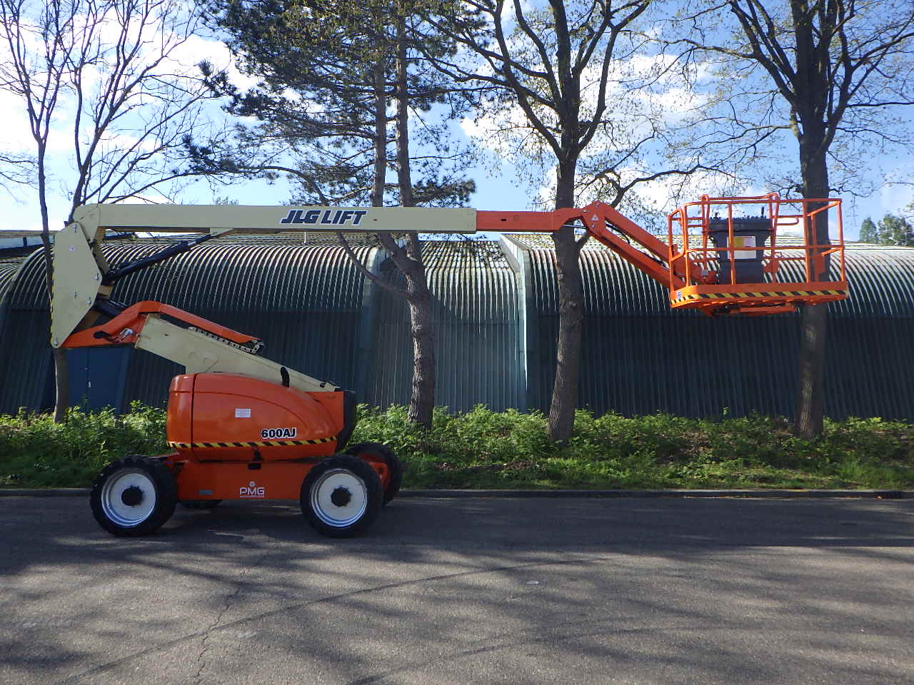 JLG 600AJ