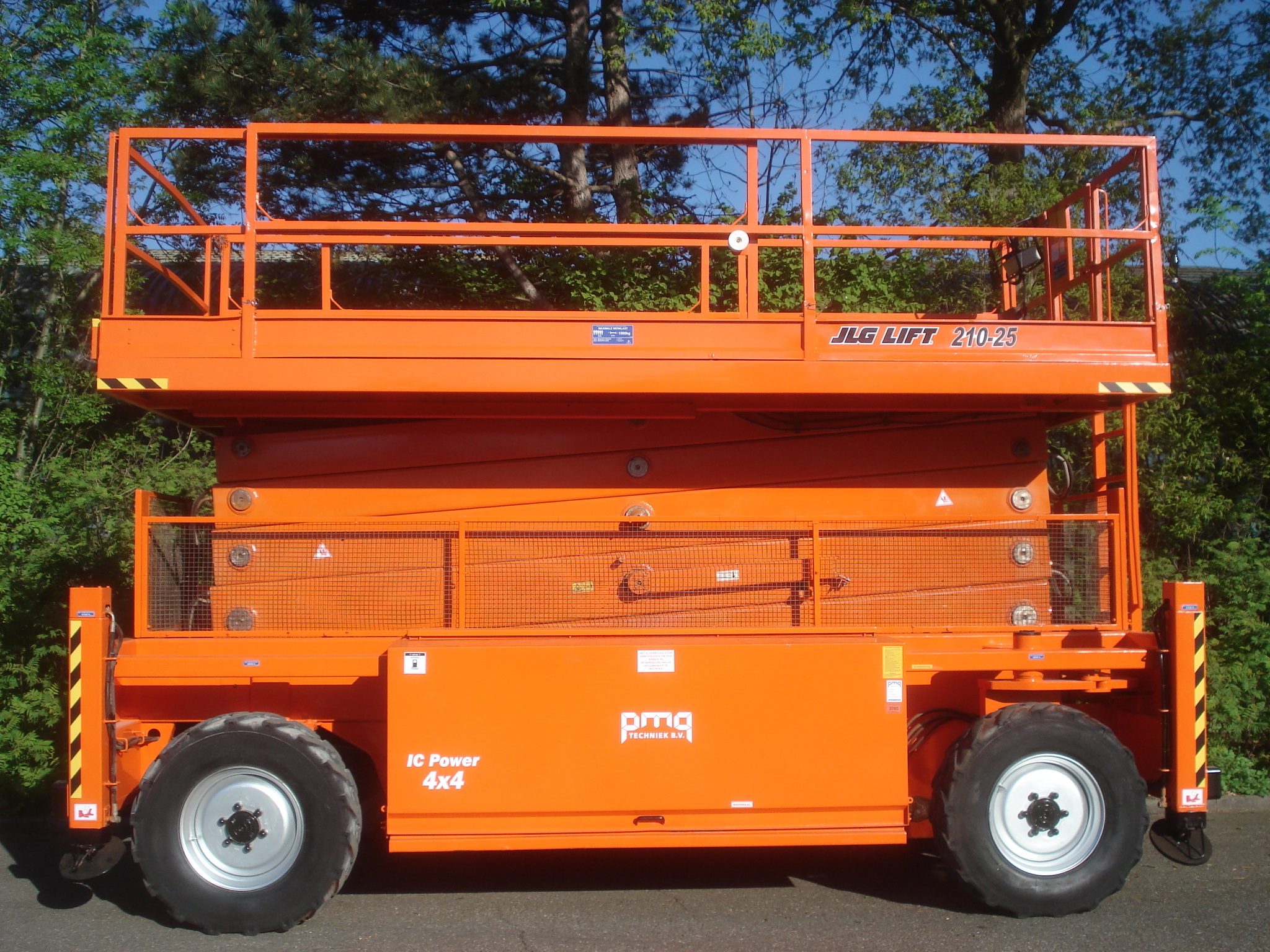 JLG 210-25