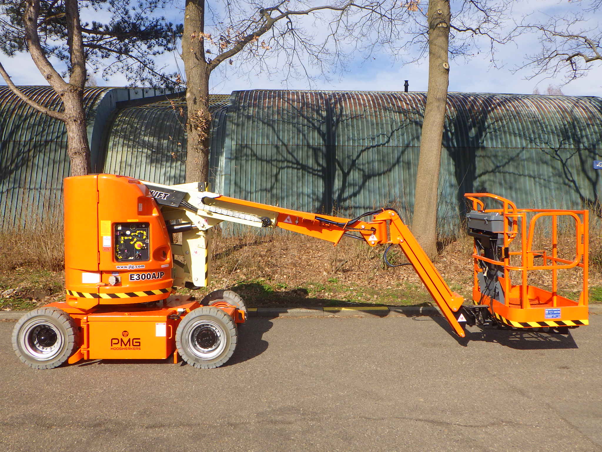 JLG E300AJP